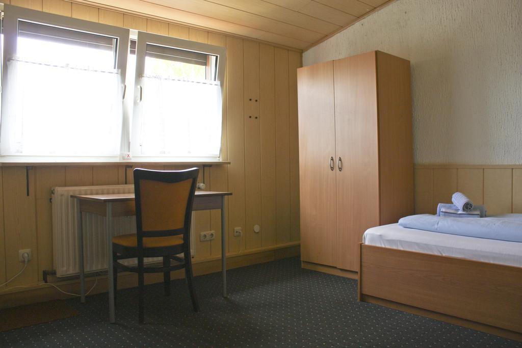 Gaestehaus Am Heuss-Platz Ερλάνγκεν Δωμάτιο φωτογραφία
