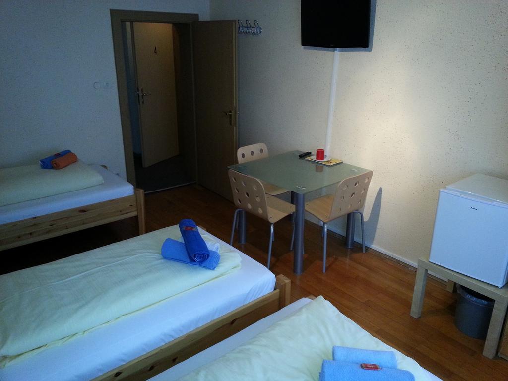 Gaestehaus Am Heuss-Platz Ερλάνγκεν Δωμάτιο φωτογραφία