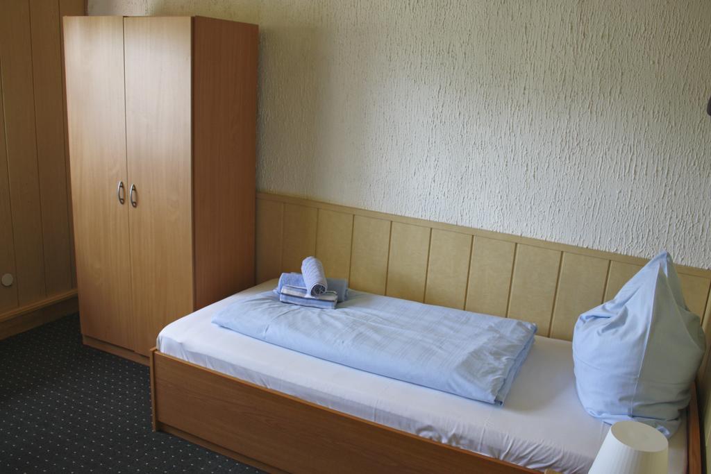 Gaestehaus Am Heuss-Platz Ερλάνγκεν Δωμάτιο φωτογραφία