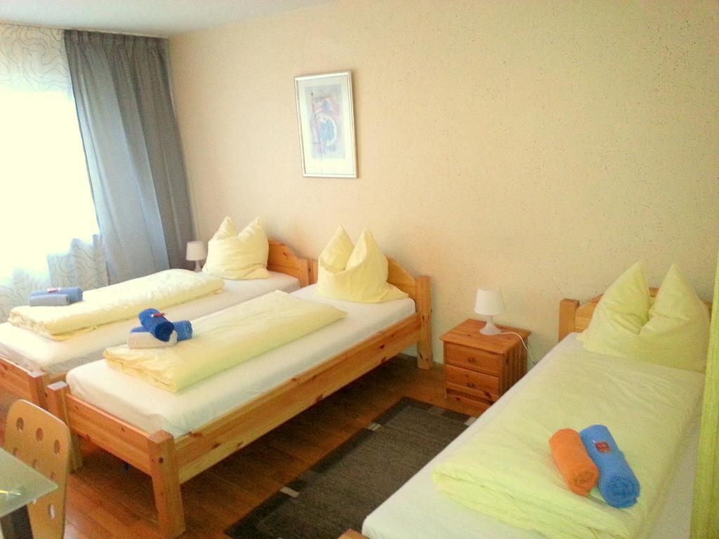 Gaestehaus Am Heuss-Platz Ερλάνγκεν Δωμάτιο φωτογραφία
